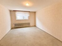Im Keller Gästezimmer/Homeoffice...