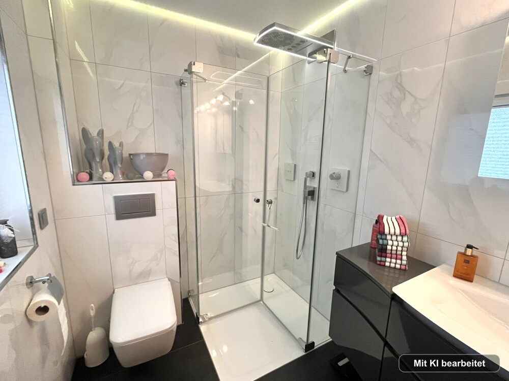 Tageslicht-Gäste-WC mit Dusche