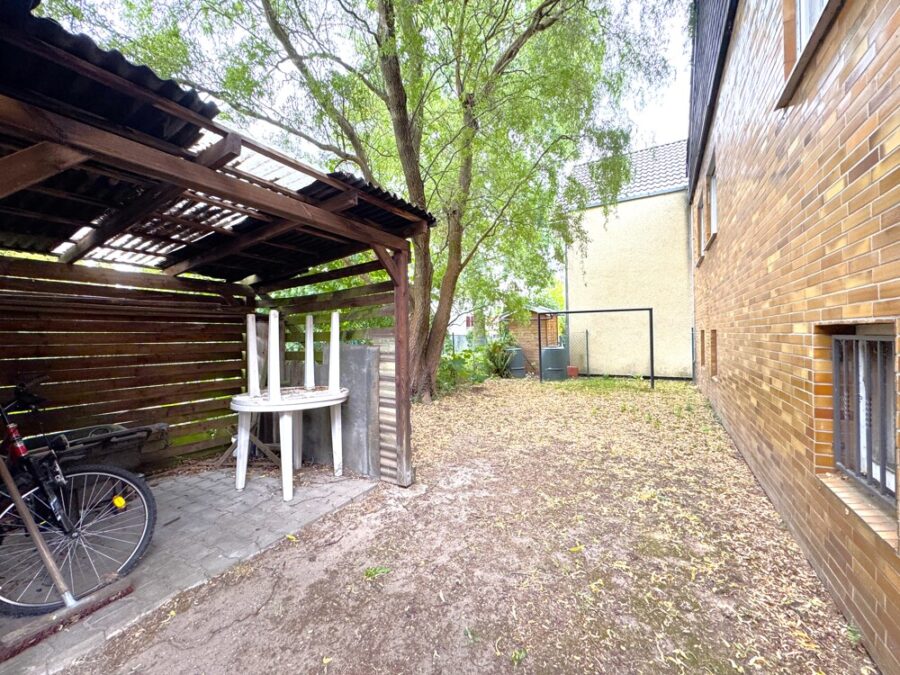Aussen Ansicht - Hinter dem Haus - Garten