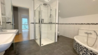Badezimmer DG - Familien aufgepasst !!