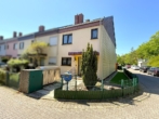 Frontansicht - Familiennest mit Garten.