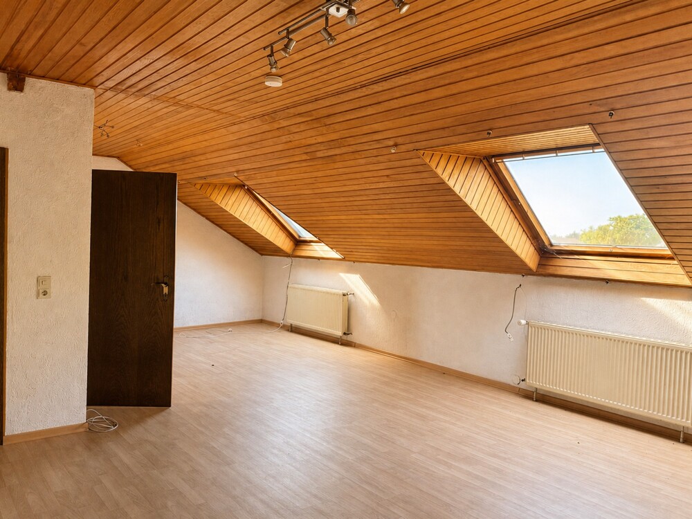 großer Raum im Obergeschoss