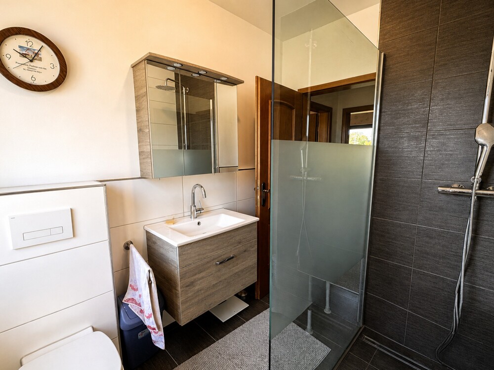 neuwertiges Duschbad