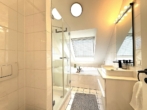 Bad mit großer Dusche und Badewanne - Hochwertig-Toplage-Exklusiv