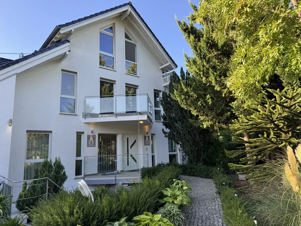 Blick von der Strasse