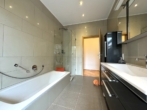 Tageslichtbad mit Dusche und Wanne ... - Atmosphäre, Platz und himmlische Ruhe