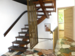 Treppenaufgang ins Obergeschoss - Freizeit, Freude, Lebensqualität!