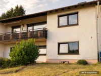 Einen Balkon gibt es auch