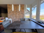 Essbereich mit Ausblick - Über den Reben zuhause