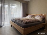 Zimmer mit Zugang auf den großen Balkon