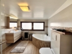 Wellness mit Wanne und Dusche - Mehr Charme geht nicht !!