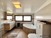 Wellness mit Wanne und Dusche