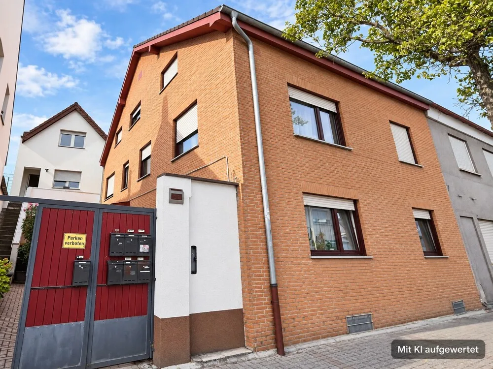 Strassenseite mit Vorderhaus
