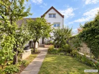 Gartenseite mit Hinterhaus