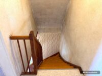 Charmante Holztreppe nach Oben