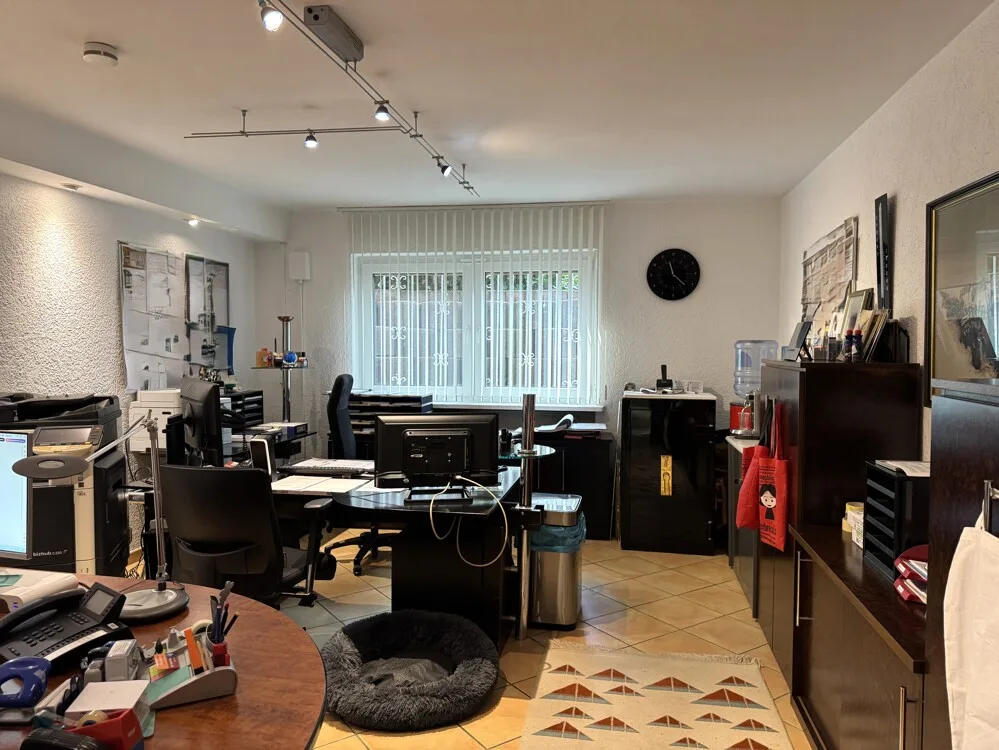 Büro UG