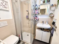 Gäste-WC mit Dusche