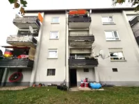 Hinter dem Haus