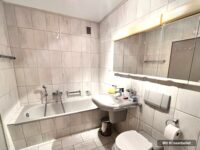 Badezimmer mit Wanne