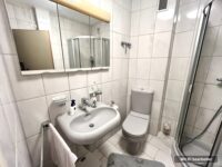 Gäste-WC mit Dusche