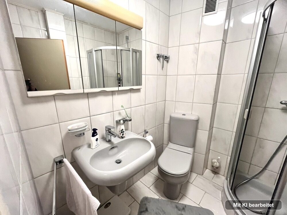Gäste-WC mit Dusche