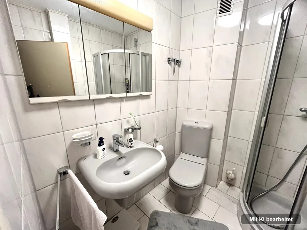 Gäste-WC mit Dusche