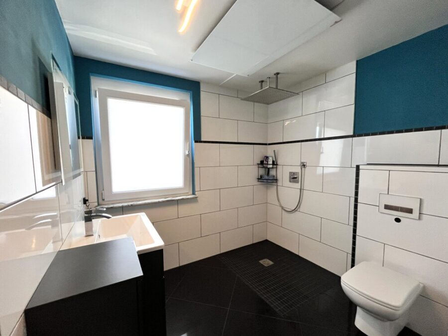 EG Tageslichtbad mit Dusche