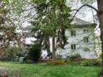 Gartenblick auf das Haus - Viel Platz auf einer Ebene !!