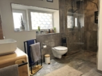 Vorderhaus Badezimmer - Zwei Häuser, viele Möglichkeiten