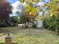 Zufahrt, Garage  und Garten