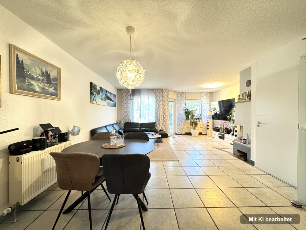 Wohn-/Esszimmer mit Kamin