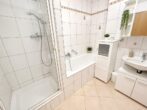 Badezimmer, Dusche und Wanne