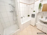 Badezimmer, Dusche und Wanne